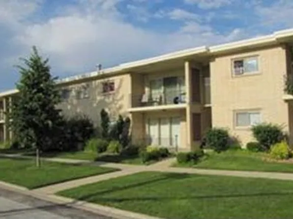4649 W 95th St #A, Oak Lawn, IL 60453