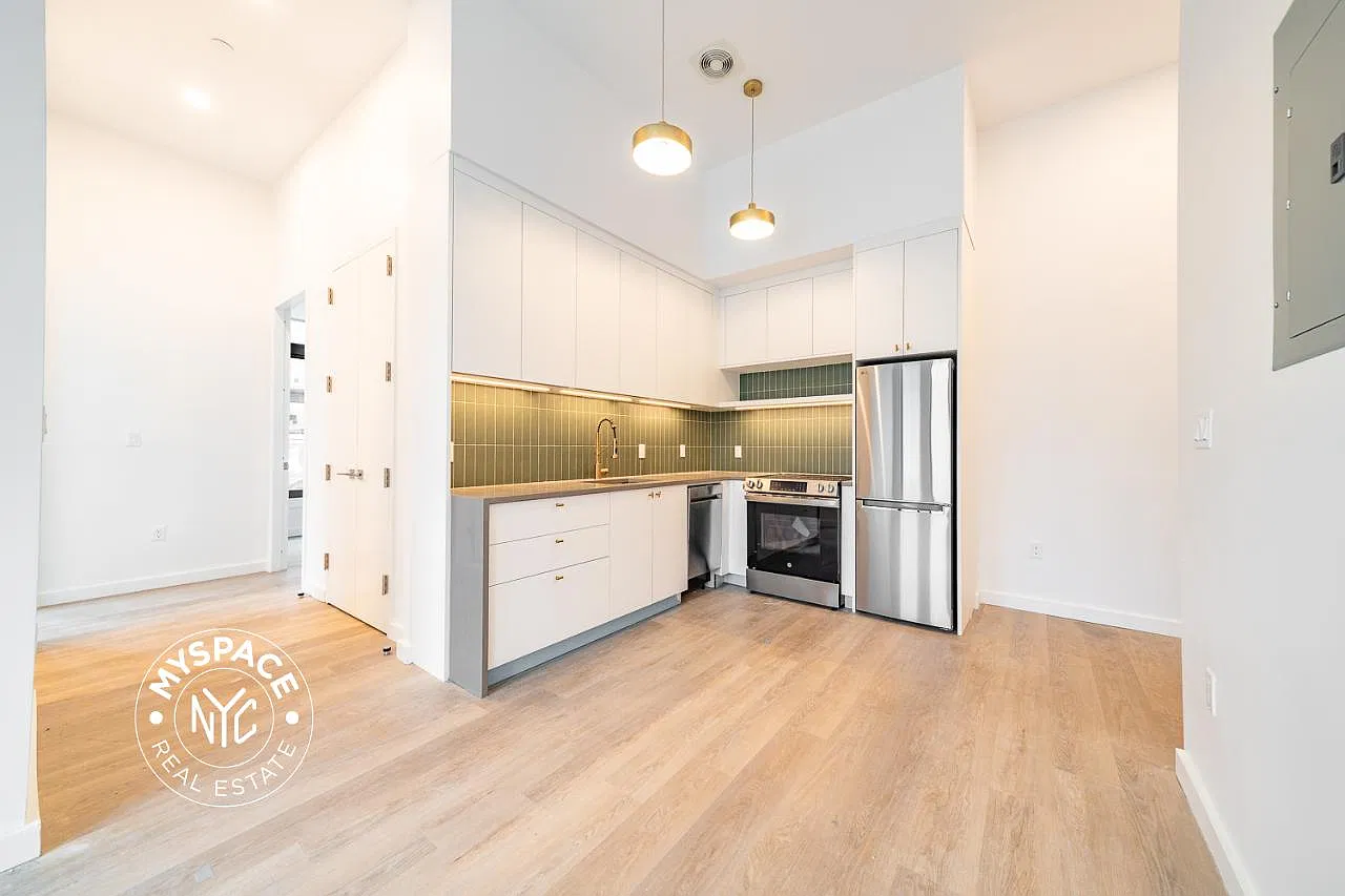 527 Grand Avenue — Photo 2