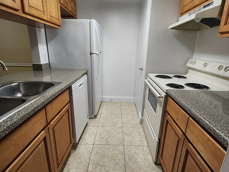 Sunscape Apartment Homes — Photo 8