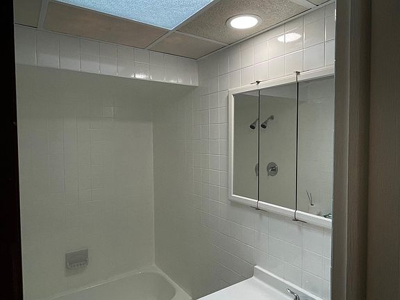 5th image of 6323 Greenway Ave #B