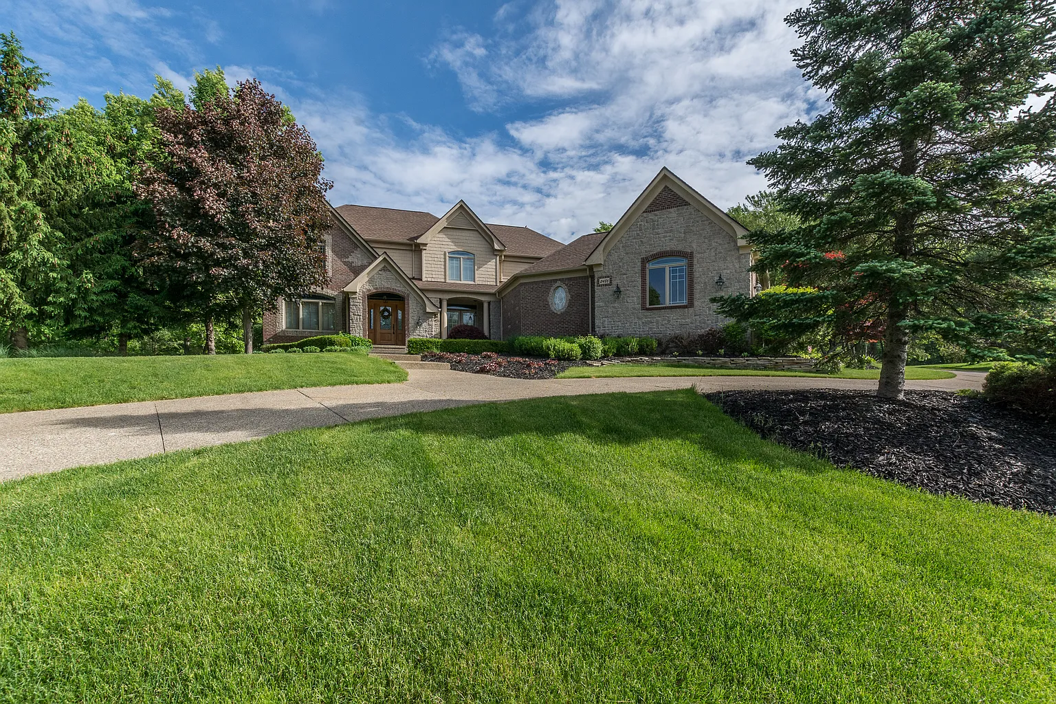 2486 Overbrook photo 1