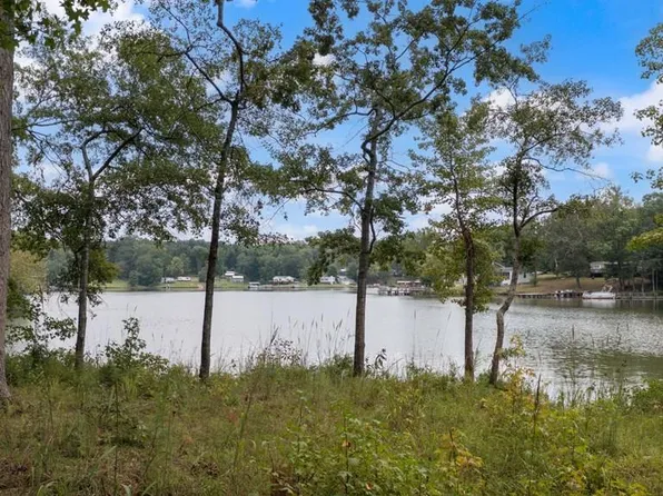 106 Long Point Rd, Hodges, SC 29653