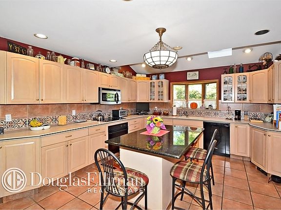 2nd image of 238 Cypress Ln W