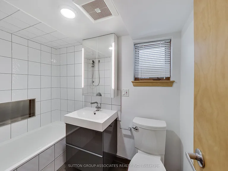 20 Kendal Ave #LOWER — Photo 9