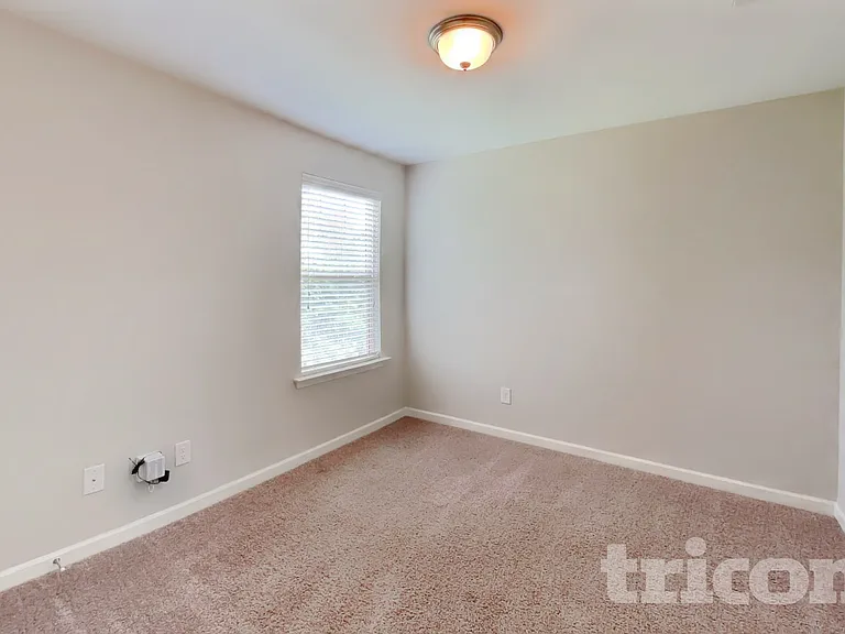 1048 Solomon Ln — Photo 9