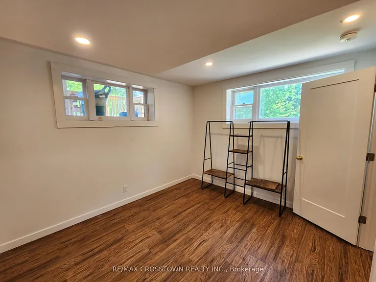 154 Simcoe St #BASEMENT — Photo 8