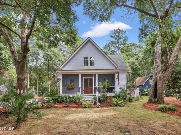 35 E River Dr, Beaufort, SC 29907