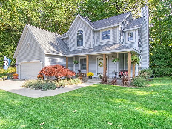 2nd image of 13516 Greenleaf Ln
