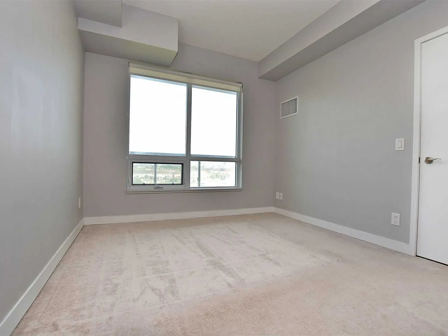 840 Queens Plate Drive Toronto — Photo 3