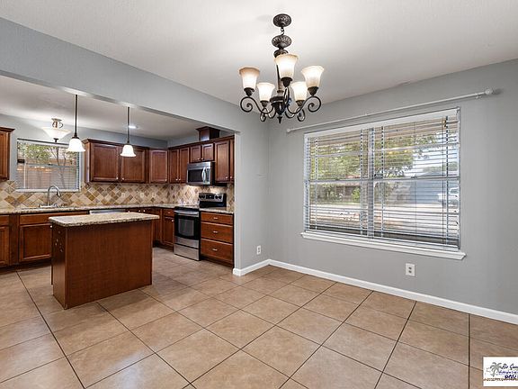 5th image of 1814 Rosinante St