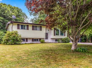 6 Pennywise Ln, Ledyard, CT 06339