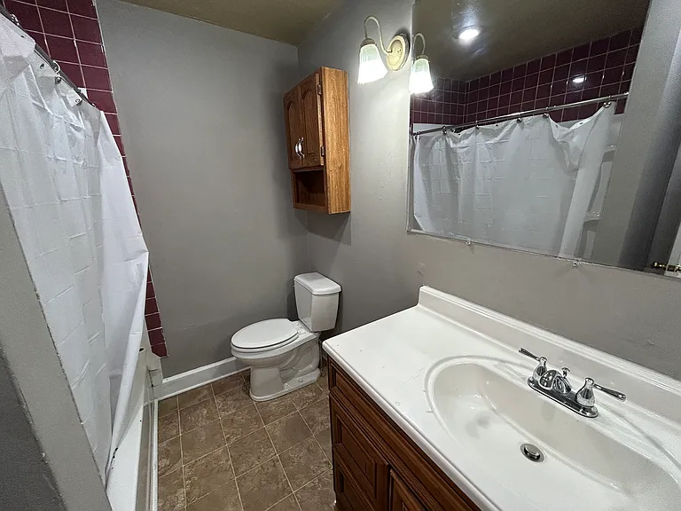 25 W Iowa St #25 — Photo 3