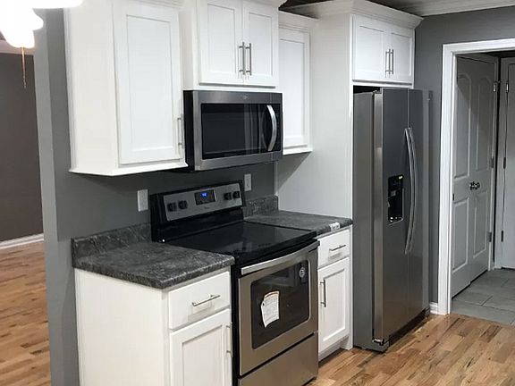 3rd image of 133 Ashkirk Ln