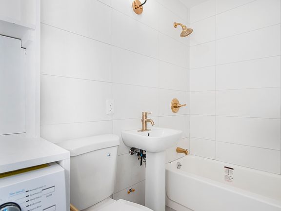 4th image of 17 E 7th St APT 3D