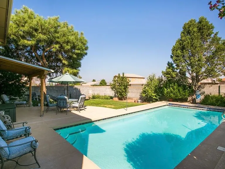 6825 Vivian Dr NE — Photo 32