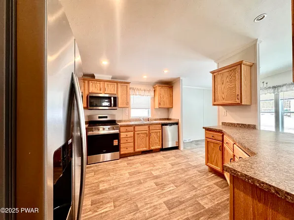 120 Middle Rd, Greentown, PA 18426