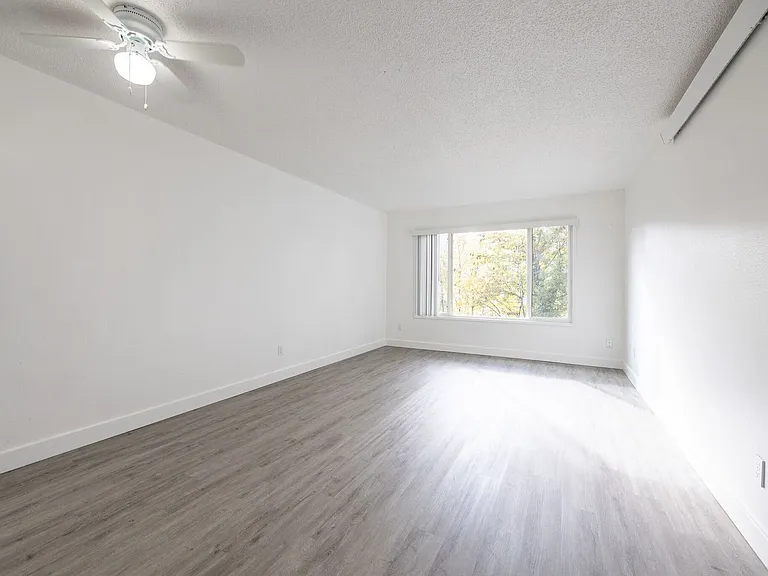 Bridgeview Apartments - Get a $500 VISA! — Photo 9