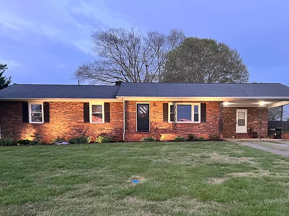 1012 H A Renegar Dr, Yadkinville, NC 27055