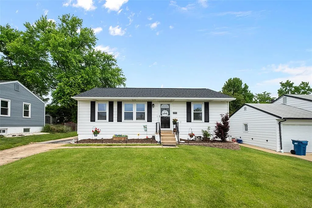 11041 Pine Forest Dr photo 1