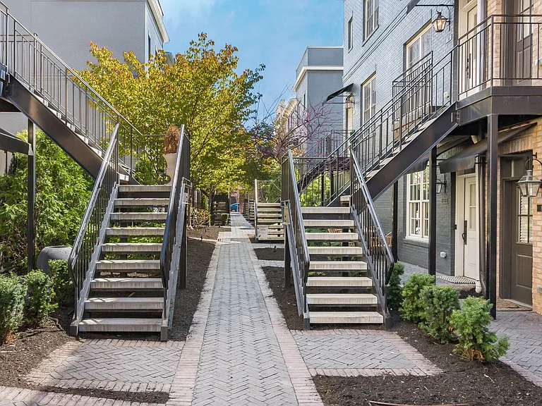90 Normandy Ave — Photo 2