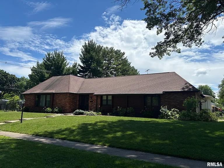 90 Pinehurst Dr — Photo 1