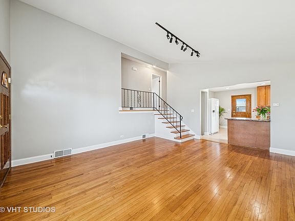 3rd image of 429 N Elmwood Ave