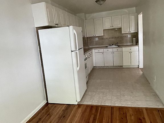4th image of 4743 194th St Floor 3