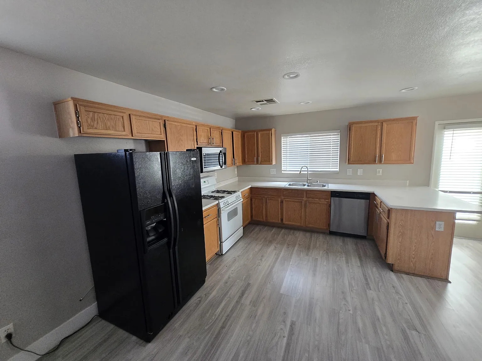 5270 Paradise Skies Avenue - 1 — Photo 3