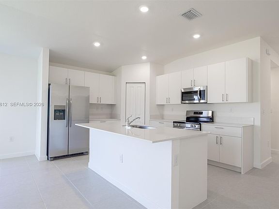 4th image of 17564 SW 285th St
