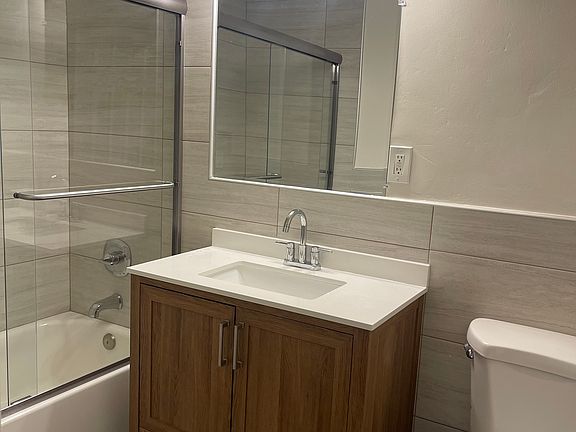 4th image of 3158 Gladys Ave