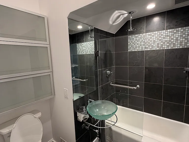 1152 Green St — Photo 7