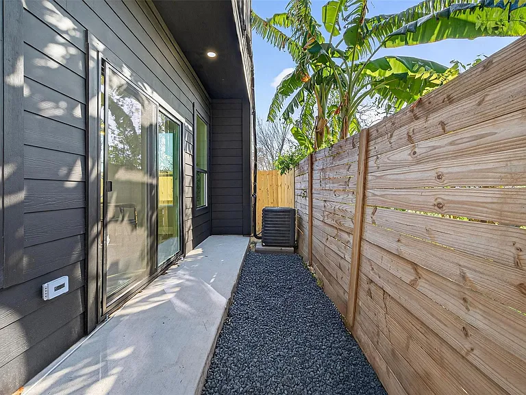 4115 Yale St — Photo 21