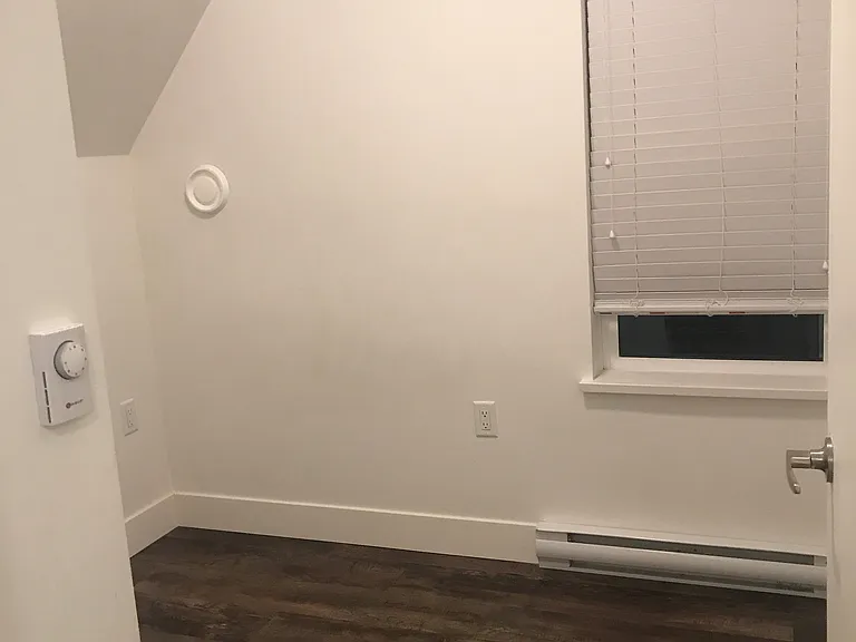 1539 Comox St #33 — Photo 10