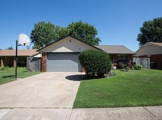 1244 W Knoxville St, Broken Arrow, OK 74012