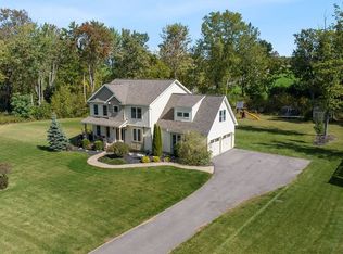 28 Calloway Dr, Auburn, NY 13021