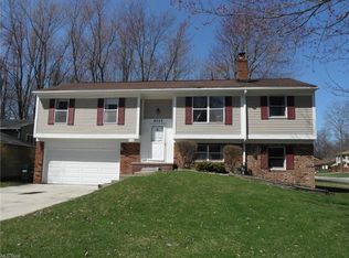 8523 Fairlane Dr, Olmsted Township, OH 44138