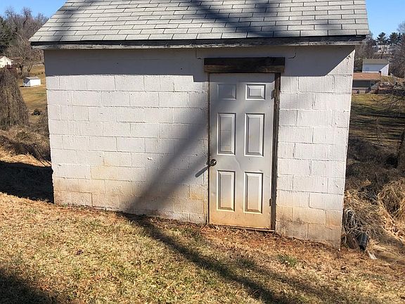 3rd image of 118 Hollywood Dr