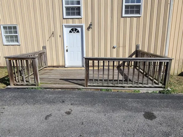 281 August Cir APT 3, Lowmansville, KY 41232