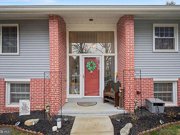 5th image of 1033 S Mount Joy St