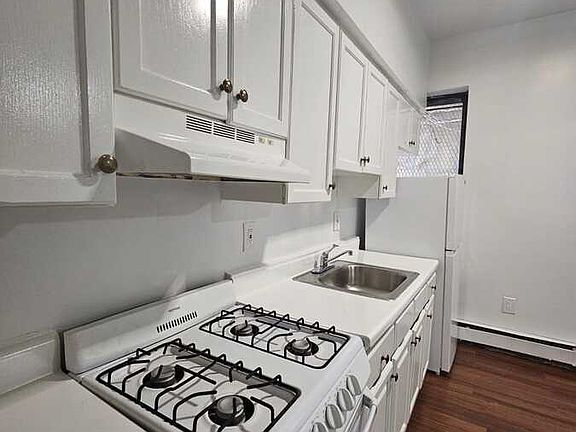 3rd image of 16 Orchard Pl