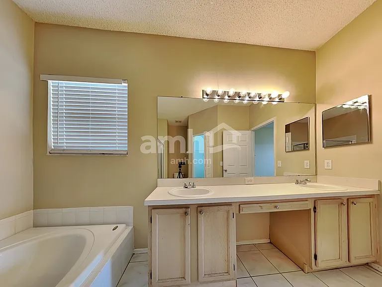 451 Sand Ridge Dr — Photo 10