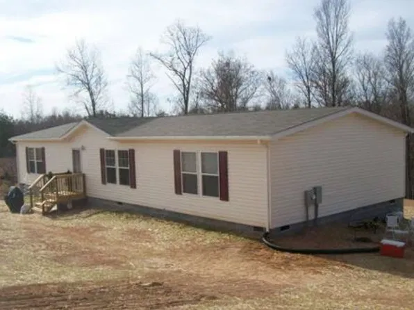 470 Creeks Bank Rd, Hurt, VA 24563