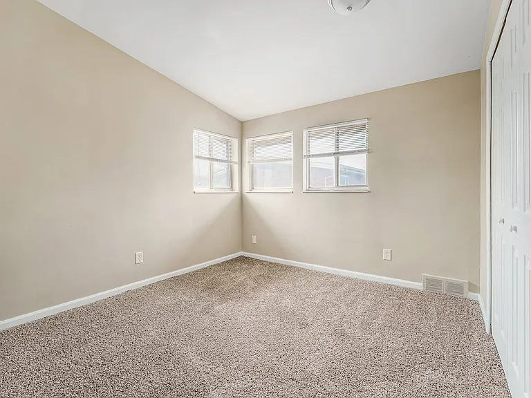Cavalier Manor — Photo 10