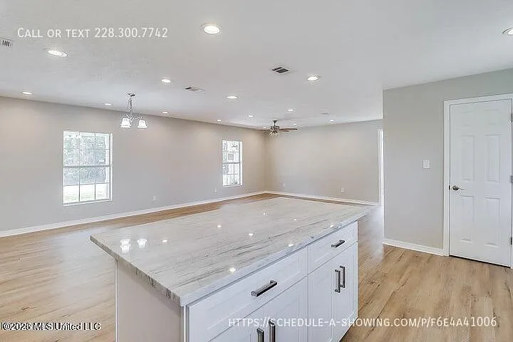912 Maple St — Photo 6