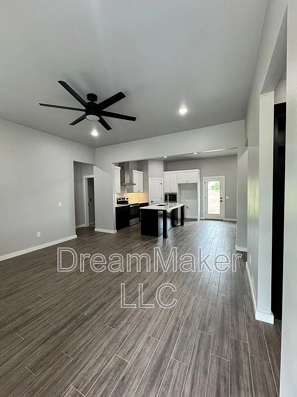 3 bed, 2.0 bath, 1640 sqft, $1,849 — Photo 2