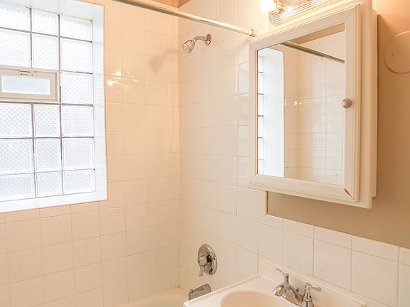 3rd image of 924 W Eastwood Ave #503