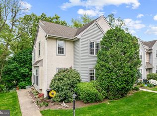 102 Knollwood Ct, Aston, PA 19014