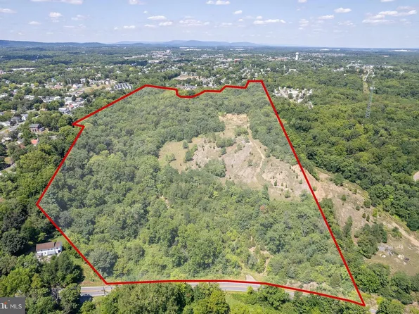 Vicky Bullett St, Martinsburg, WV 25404