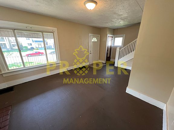 3rd image of 39 E Norman Ave