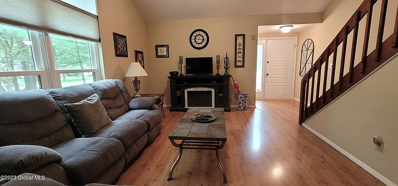 5th image of 62 Meadow Rue Place Place